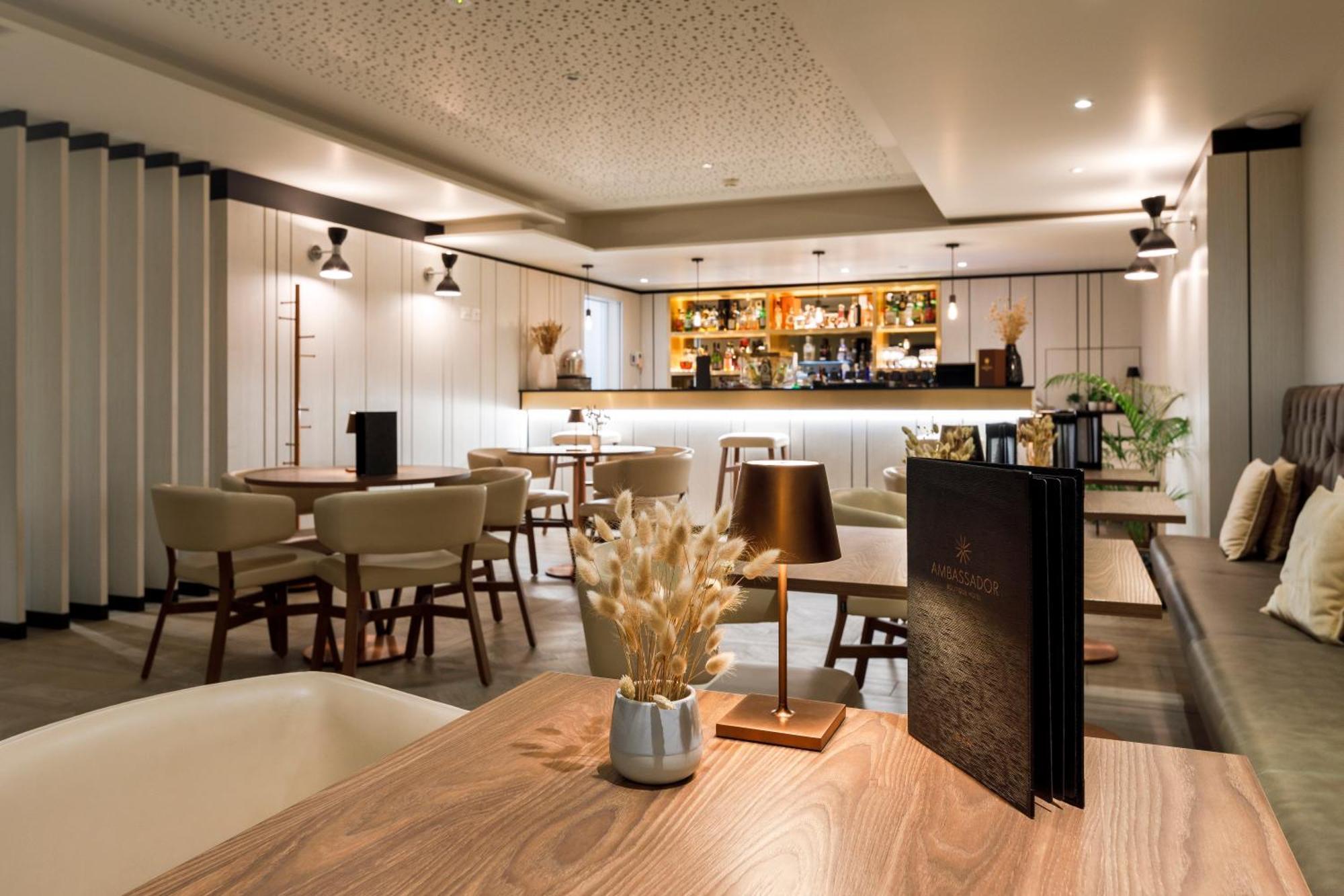 Ambassador Boutique Hotel Ньон Экстерьер фото