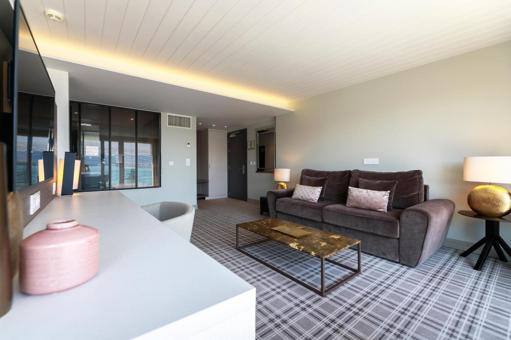 Ambassador Boutique Hotel Ньон Экстерьер фото