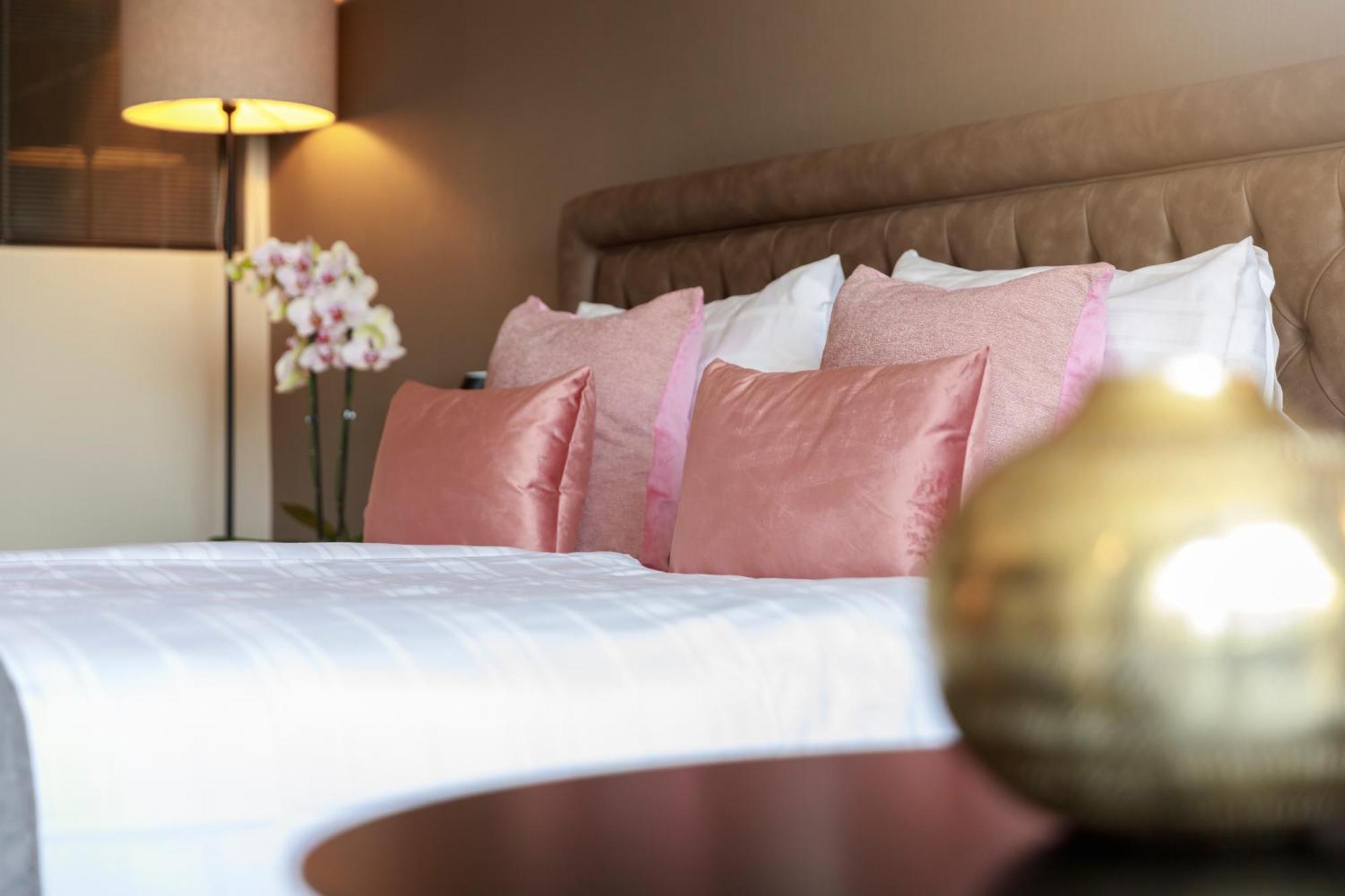 Ambassador Boutique Hotel Ньон Экстерьер фото